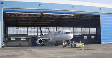 Chine Hangars en acier simples d'avions de la baie PEB avec les portes roulées électriques fournisseur